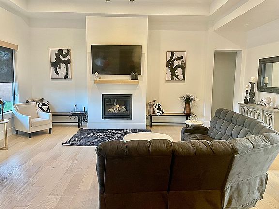 3rd image of 2794 E Briarwood Dr