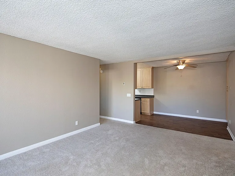 Royal Village Apartments — Photo 26