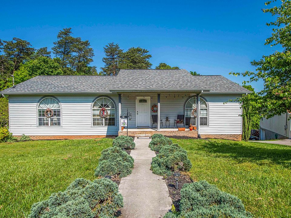 1st image of 210 Covenant Cir