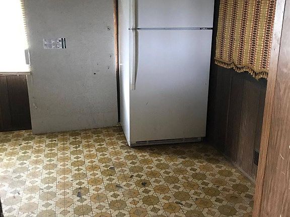 5th image of 255 W Kootenai Ave