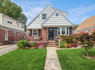 179 Latham Rd, Mineola, NY 11501