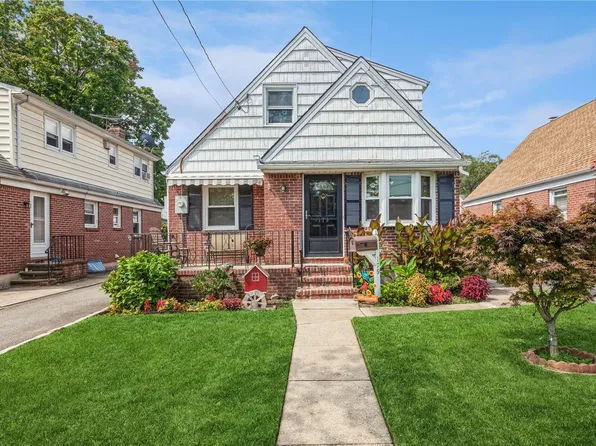 179 Latham Road, Mineola, NY 11501
