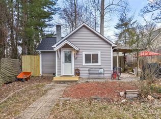 11 Log Cabin Trl, Candler, NC 28715