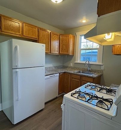 3rd image of 2232 Grant St