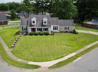 930 Castlewood Dr, New Albany, IN 47150
