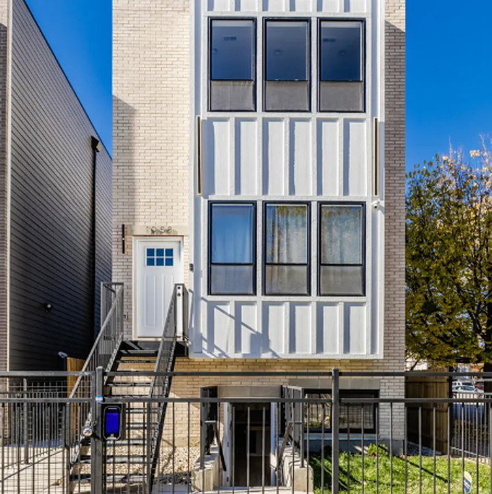 1058 N Central Park Ave