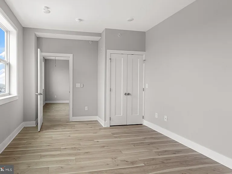5230 Walnut St #5R — Photo 8