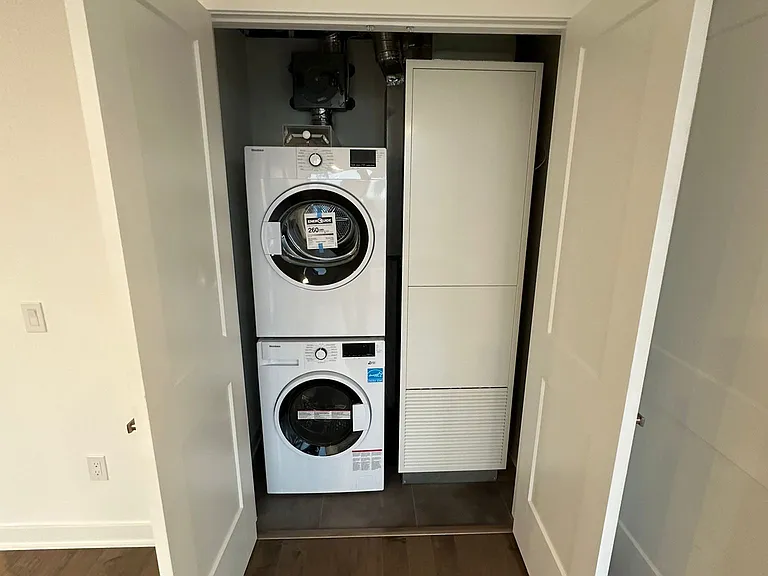 340 Queen St #2307 — Photo 10