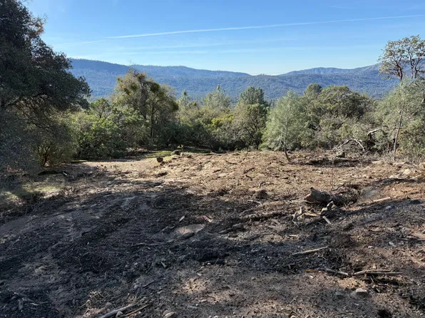 32 Suncrest Dr, Oakhurst, CA 93644