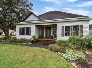 401 Fahrenthold St, El Campo, TX 77437