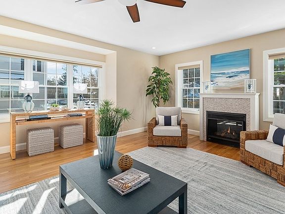 3rd image of 493 Essex Ave #1
