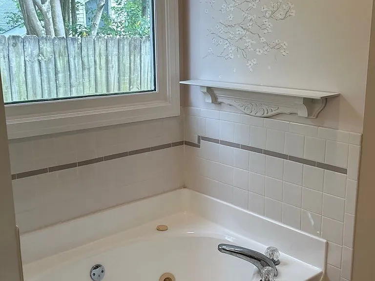 1425 Blairwood — Photo 17