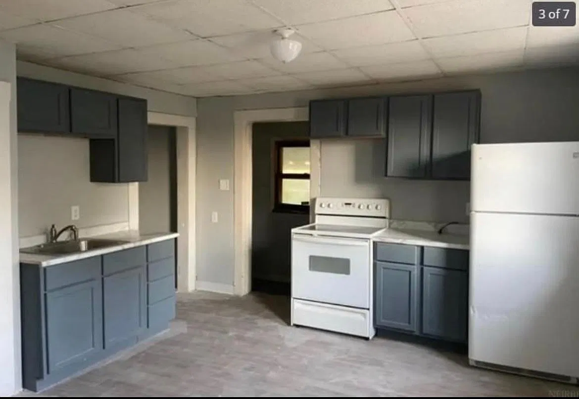 320 Columbia St — Photo 2