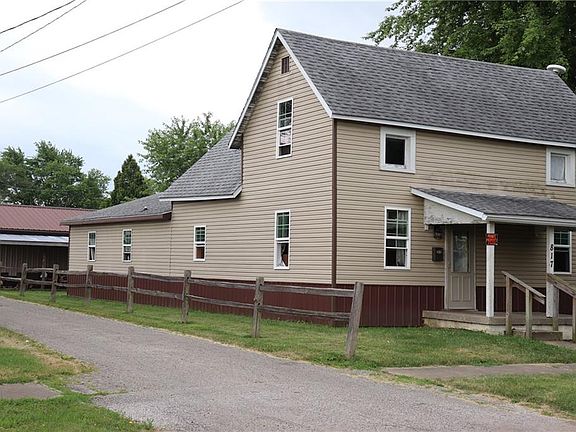 3rd image of 817 W 2nd St