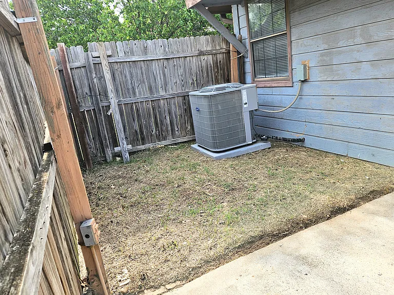 1124 Kathy Ln — Photo 31