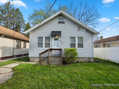 881 Leonard St NE, Grand Rapids, MI, 49503