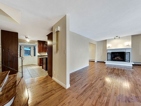 2nd image of 419 Chitek Cres