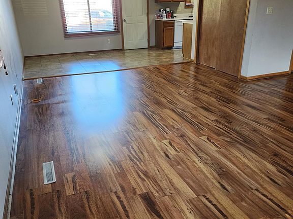 1st Floor: Living room