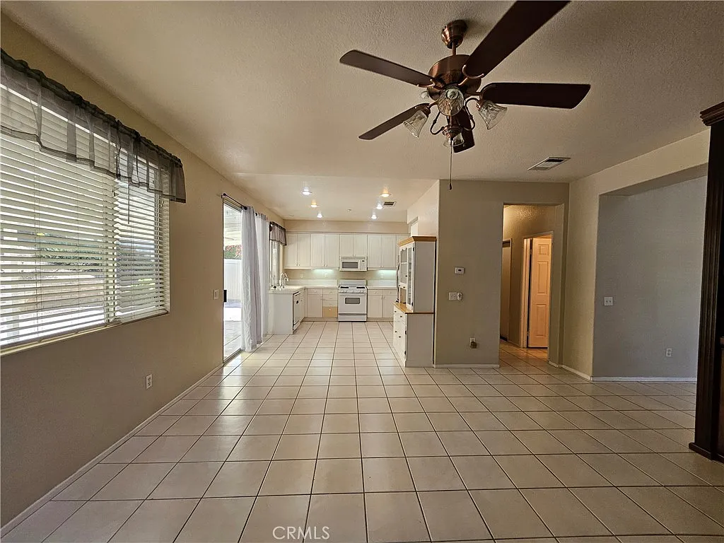 4 bed, 1985 sqft, $3,350 — Photo 4