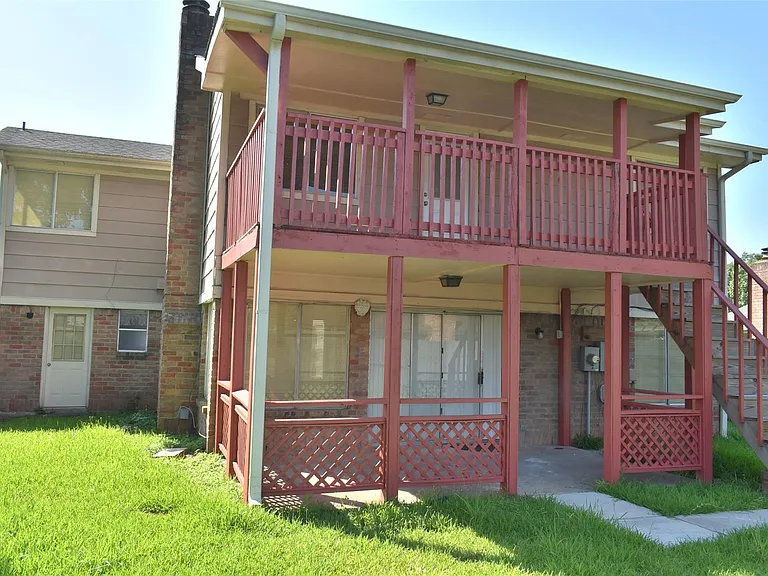 2930 Colony Dr — Photo 15