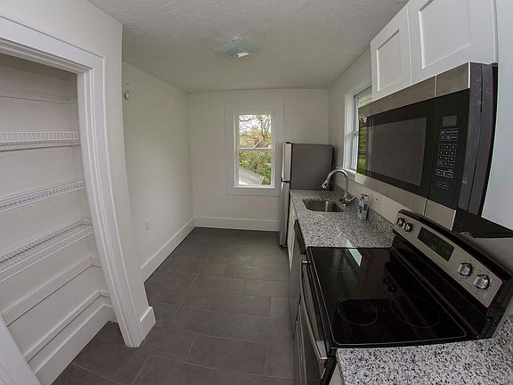 3rd image of 1419 Ambrose Ave #2