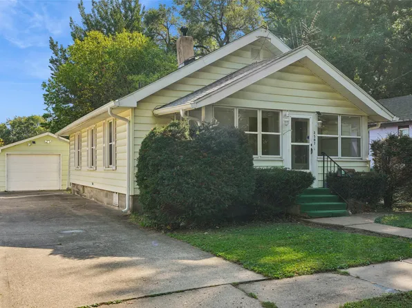 3507 Bowdoin St, Des Moines, IA 50313