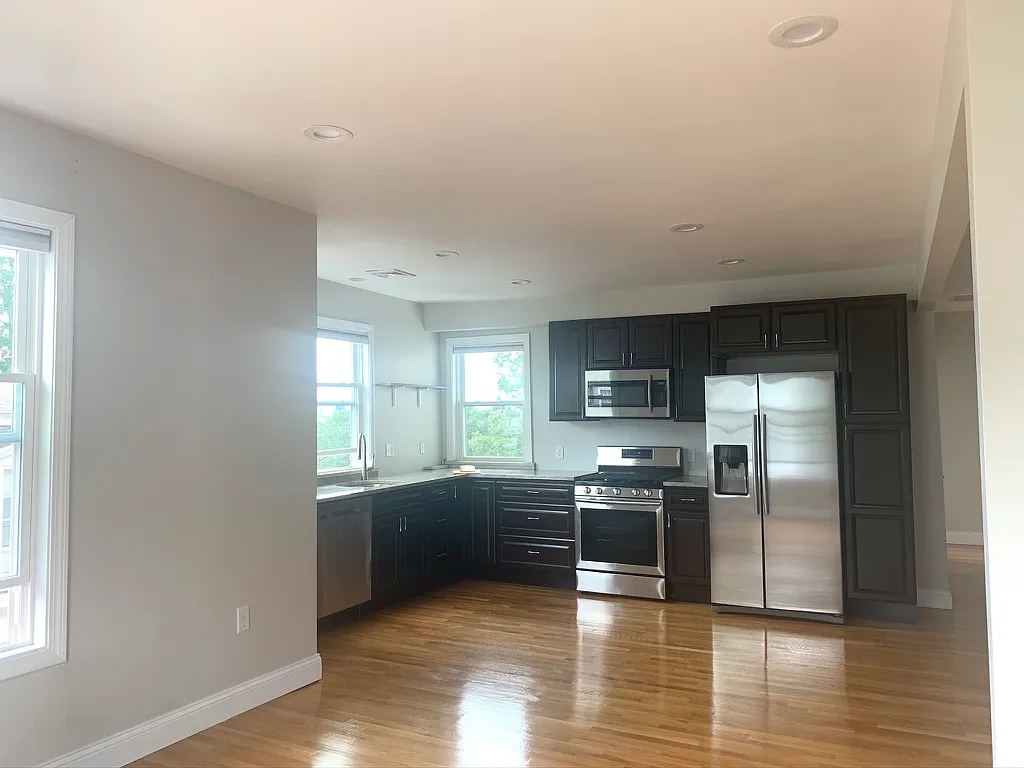 Building Photo - 76 Eleanor St #B