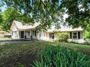 305 S Cowan St, Decatur, TX 76234