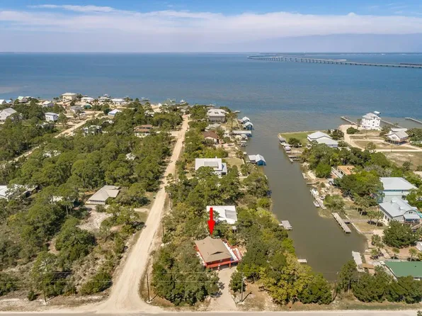 541 W Bay Shore Dr, Eastpoint, FL 32328
