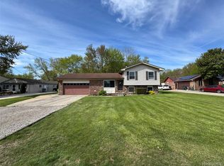 32520 Sutton Rd, Chesterfield, MI 48047