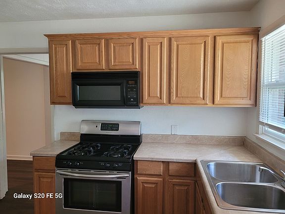 5th image of 3412 Cromart Ave
