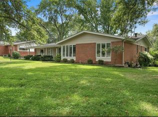 494 Trailwood Dr, Ballwin, MO 63011