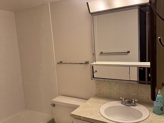 2nd image of 645 Manhattan Pl APT 210