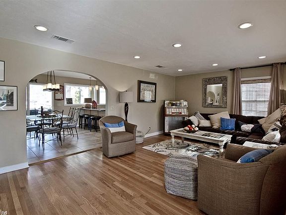 2nd image of 327 Lakeland Dr