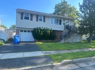 195 E George Pl, Iselin, NJ 08830
