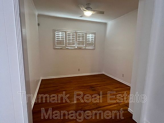 5th image of 337 S Beachwood Dr