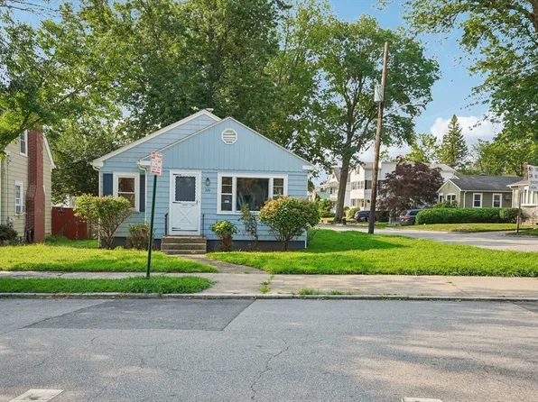 274 Whitford Ave, Providence, RI 02908