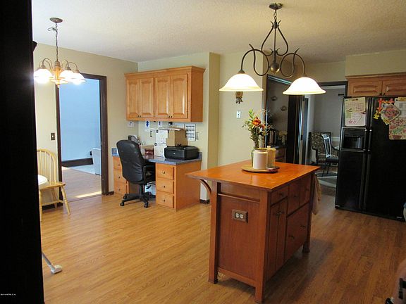 3rd image of 4463 Beacon Dr W