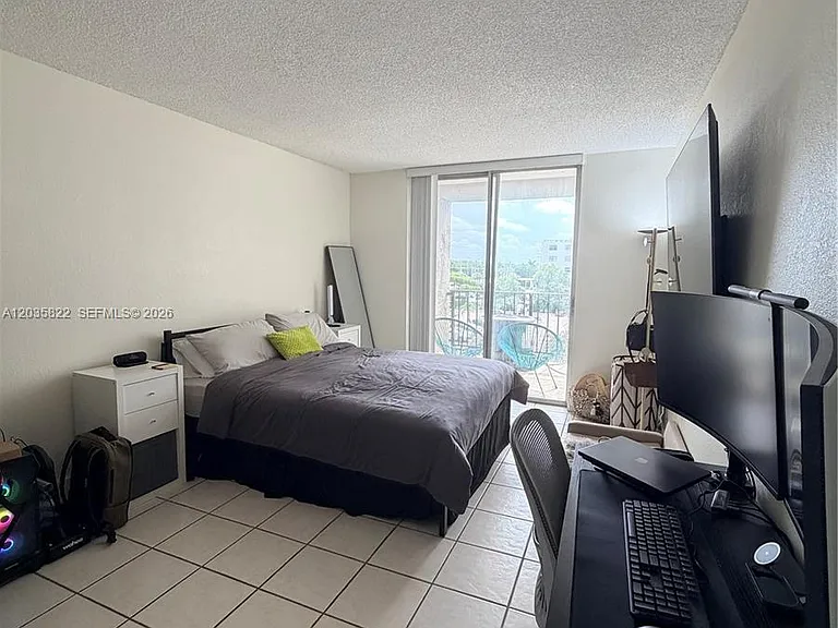 2903 N Miami Beach Blvd #406 — Photo 2