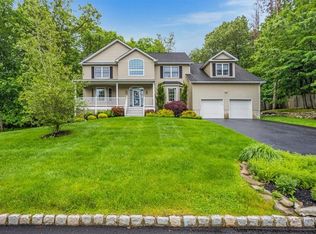 1016 Rolling Rdg, New Windsor, NY 12553