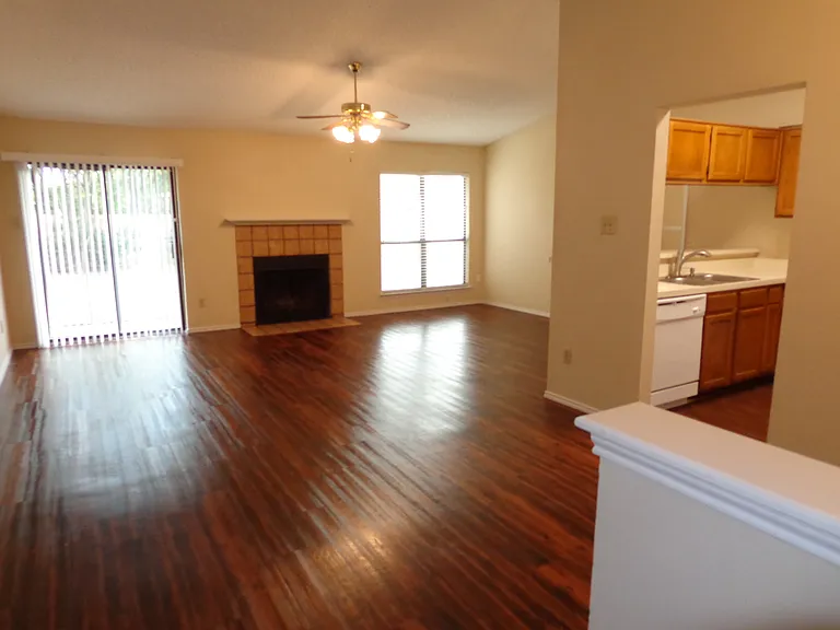 323 Iberis Dr — Photo 2