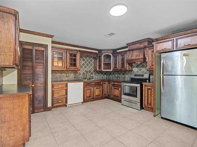 8565 Ridgepoint Dr — Photo 12