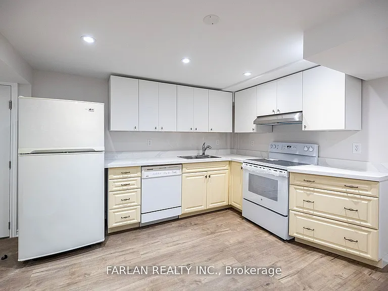 621 Gibbons St #1 — Photo 8