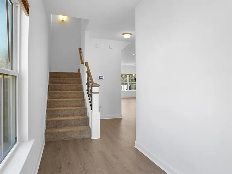 609 Fairview Cir — Photo 4