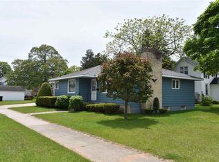 1103 Wisconsin Ave, Gladstone, MI 49837