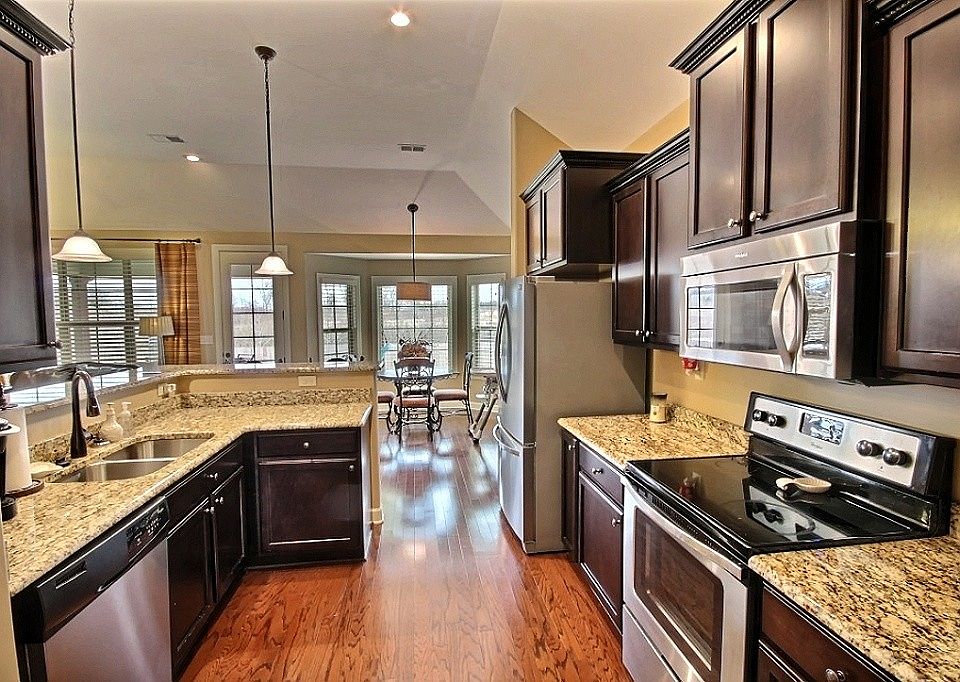 1st image of 520 Oakridge Dr