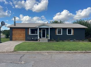120 SW 8th St, Laverne, OK 73848