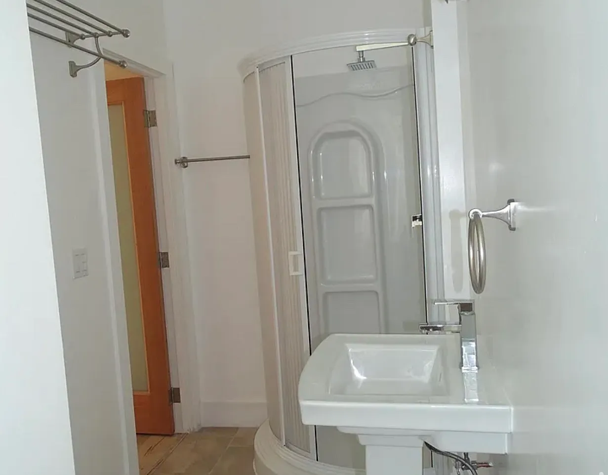 Studio, 400 sqft, $1,995 — Photo 4