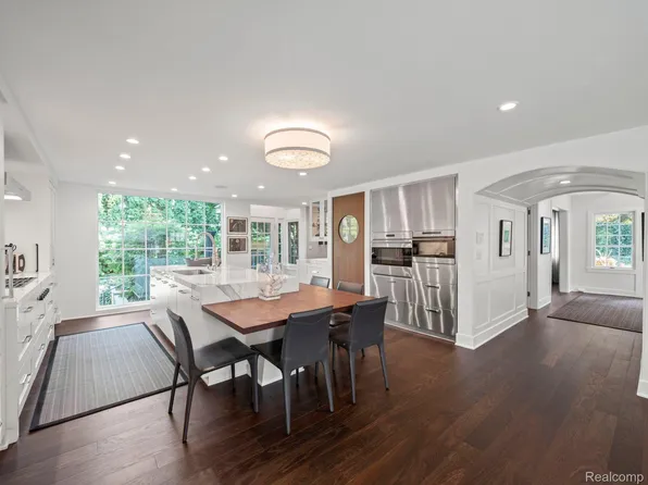 300 Warren Ct, Birmingham, MI 48009