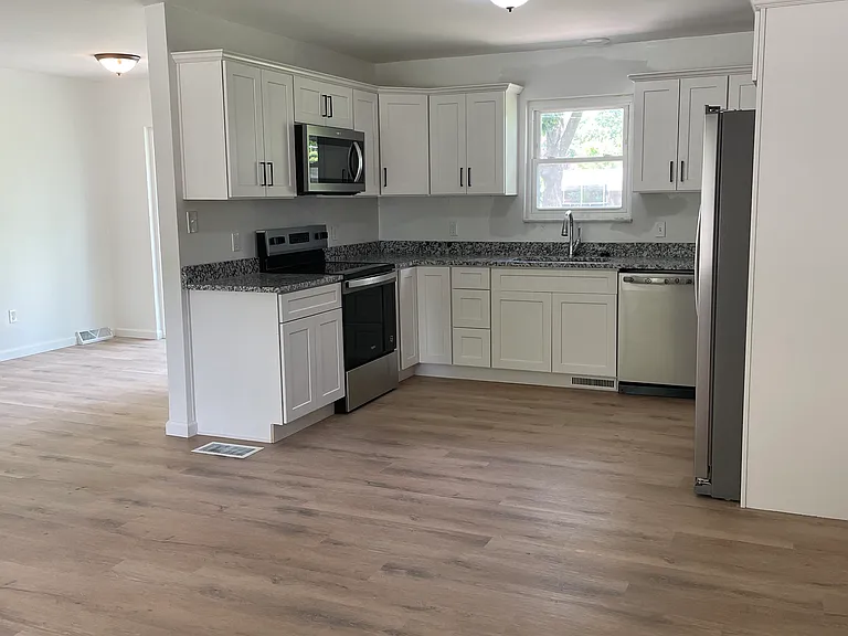 105 Chateau Dr — Photo 10